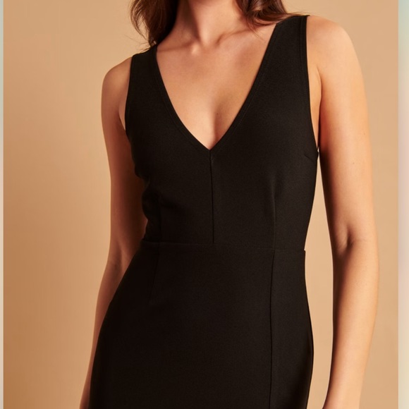 Abercrombie & Fitch Plunge V-Neck Midi Dress - Picture 3 of 8